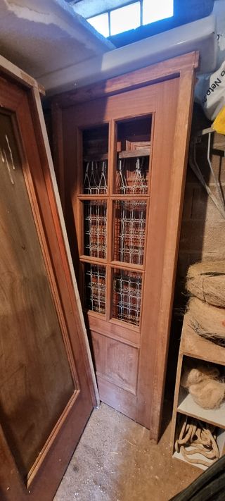 Puerta de madera con cristal de una y dos hojas 
