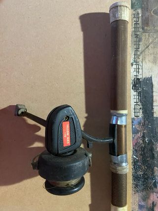 Caña de pescar con carrete