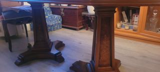 Mesa de comedor de madera