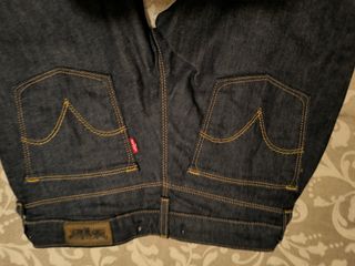 Pantalón vaquero levis 572 
talla 27/32.