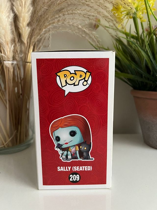 Funko Pop 209 Sally (sentada) Disney