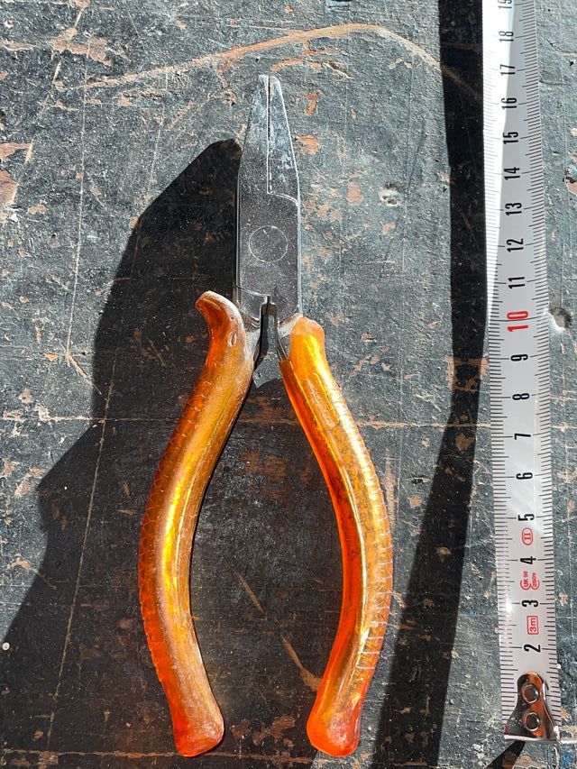 Alicate plano Palmera mango aislado