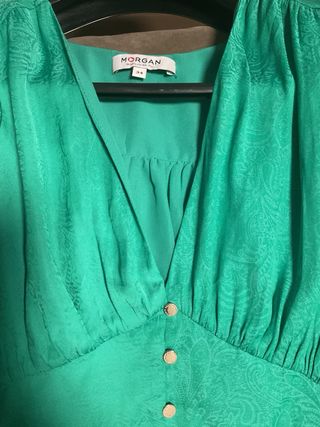 Blusa Morgan verde con estampado