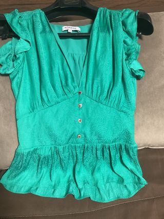 Blusa Morgan verde con estampado