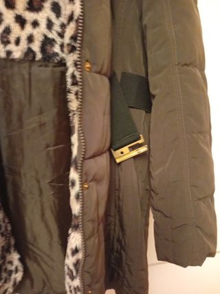 Chaquetón tres cuartos forrado con capucha