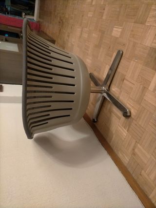 Silla Steelcase con mesa incorporada