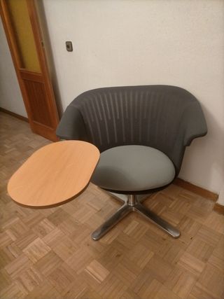 Silla Steelcase con mesa incorporada