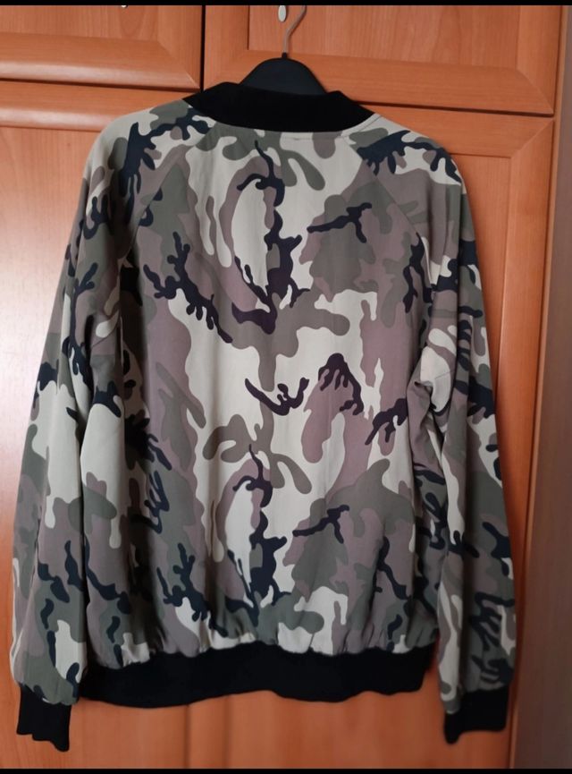 Bomber Camuflaje Cremallera. New Look