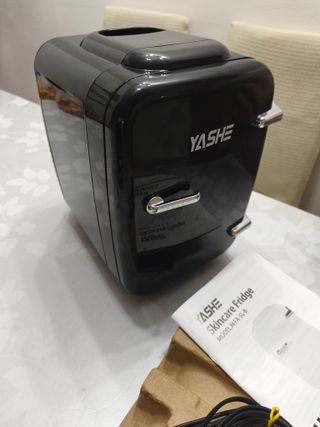 Mini nevera YASHE 4L para cosméticos