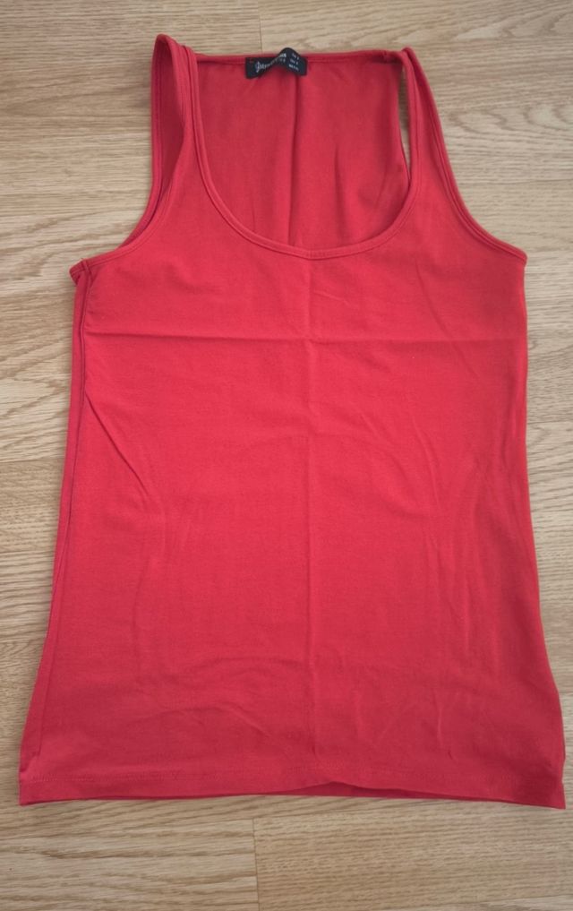 Camiseta básica roja Stradivarius Talla S