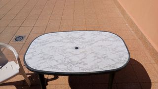 Mesa de jardín y 1 silla de regalo