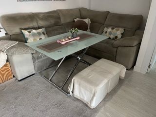 Sofá esquinero 3+2 . más mesa elevable y alfombra