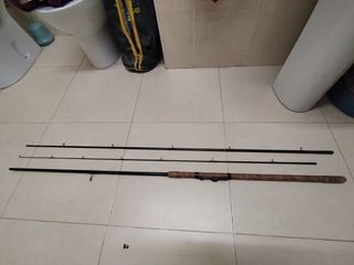 Set de varias cañas de pescar