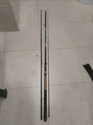 Set de varias cañas de pescar