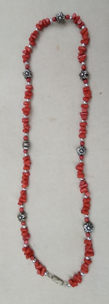 Collana corallo rosso vintage con fiori argentati