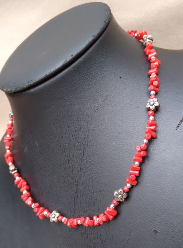 Collana corallo rosso vintage con fiori argentati