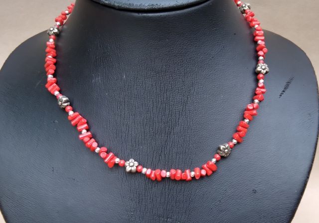 Collana corallo rosso vintage con fiori argentati