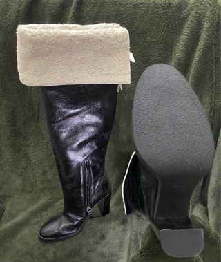 Botas altas negras con forro blanco