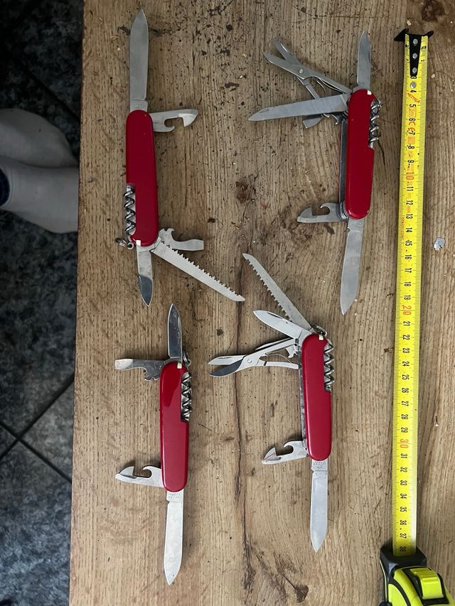 Coltello multiuso Victorinox rosso 4 pezzi