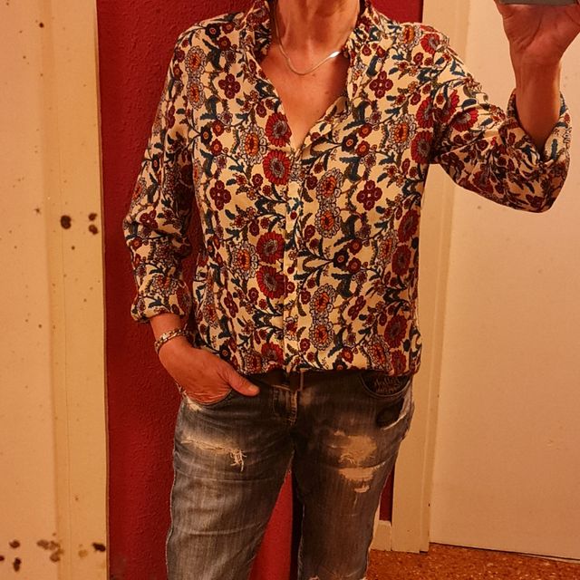 Camisa Brave Soul flores talla S