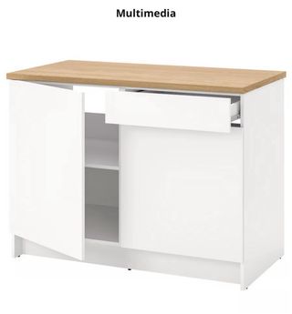 Mueble de cocina blanco y madera