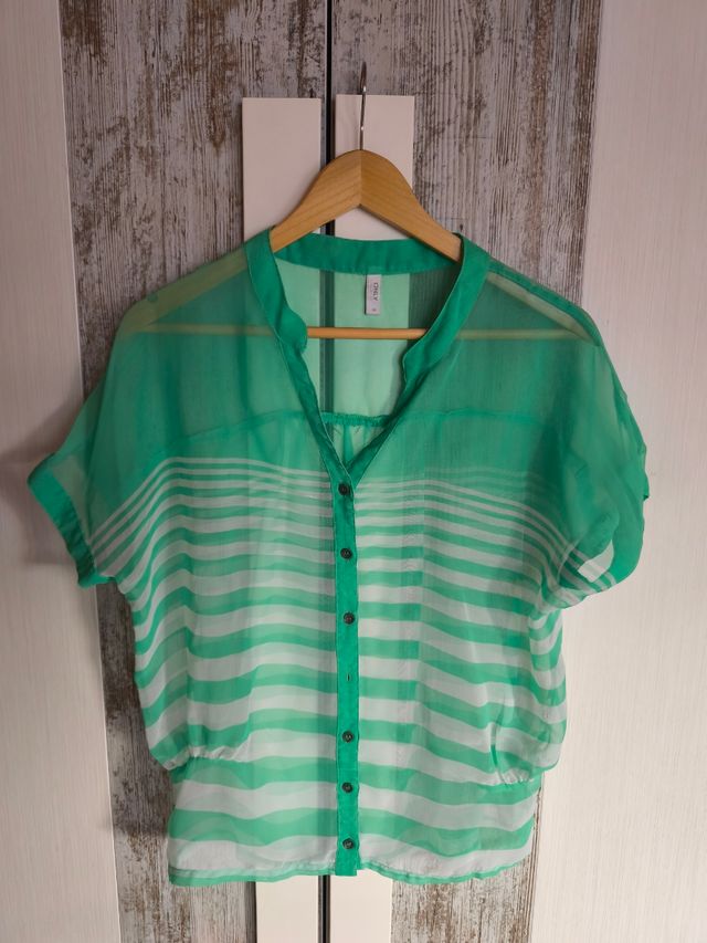 Blusa ONLY rayas verde y blanca Talla M