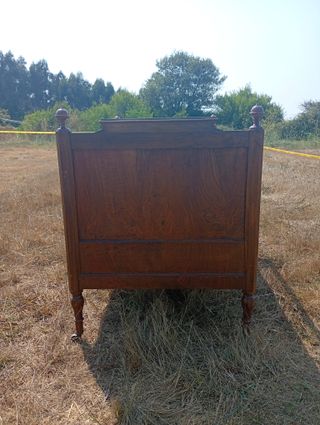 Cuna de madera nogal