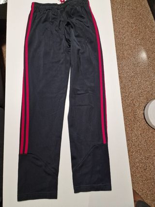 Se vende chandal nila 13-14 año