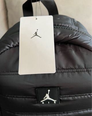 Mochila Jordan acolchada negra nueva