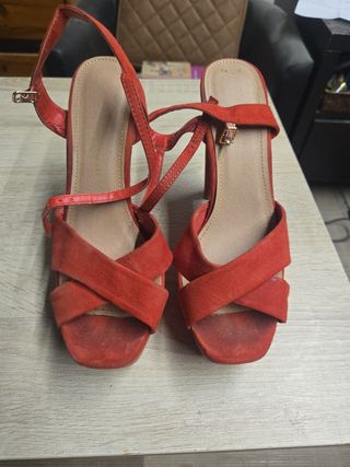 Sandalias de tacón rojas