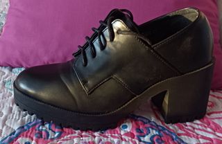 Zapatos de cordones negros T-38