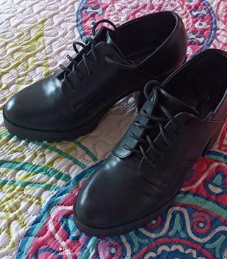 Zapatos de cordones negros T-38