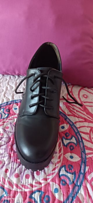Zapatos de cordones negros T-38