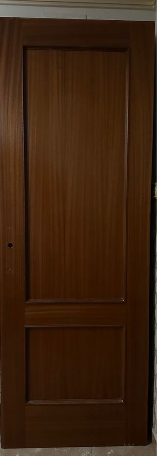 Dos puertas interiores de madera