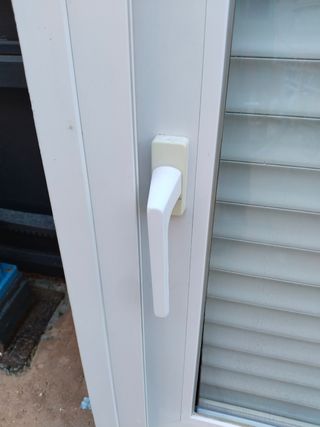 Ventana PVC doble cristal con persiana 1.59x1.40