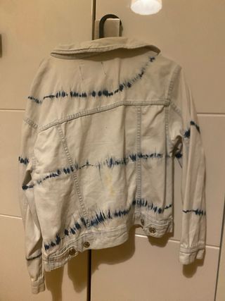 Chaqueta vaquera Stradivarius tie-dye