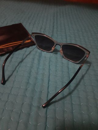 Occhiali da sole Balenciaga bordeaux degradante.