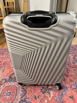 Maleta rígida plateada 4 ruedas (1 uso)