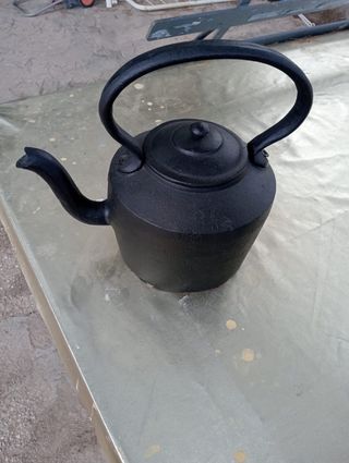 Lote antigüedades: balanza, cañón, tetera