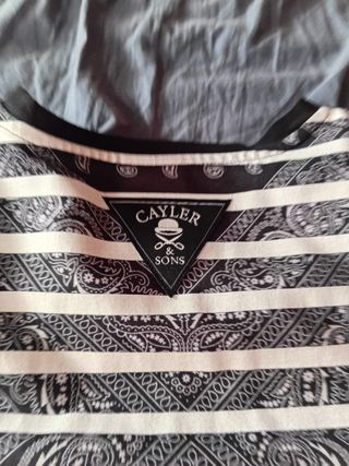 Camiseta Cayler & Sons larga rayas bandana