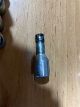 Tornillos llantas aleación apriete interno