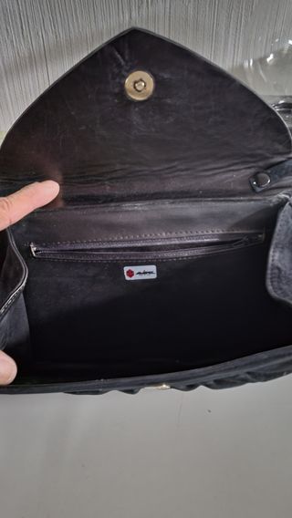 Bolso de mano negro scamosciato