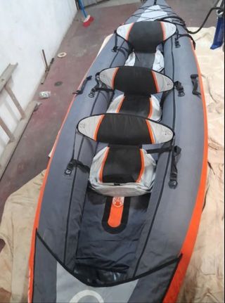 Kayak inflable gris y naranja
