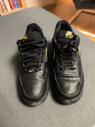 Zapatillas Nike Air Force 1 Negras Doradas