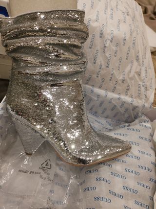 Botines Guess Plata chollo