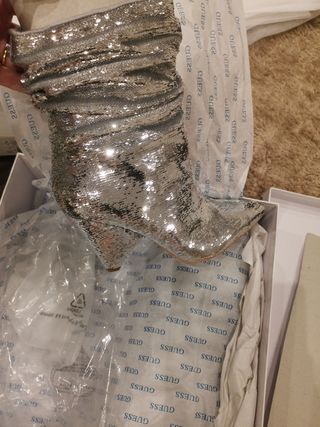 Botines Guess Plata chollo