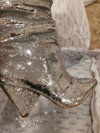 Botines Guess Plata chollo