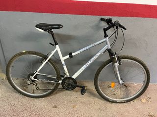Bicicleta Decathlon plateada