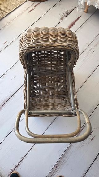 Cochecito de mimbre para bebé