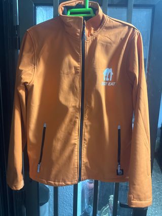 Chaqueta naranja Just Eat invierno